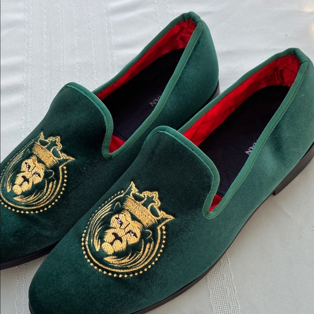Men's Emerald Green Velvet Slip-On Loafers with Gold Lion Crest size 12-13